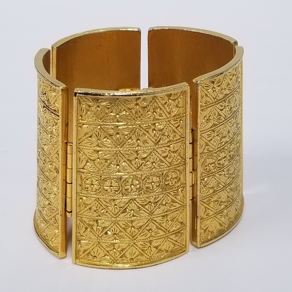 Vintag Super Rare Statement XL Gilt Alhambra Etruscan Pyramid Wide Cuff Bracelet - Picture 2 of 16